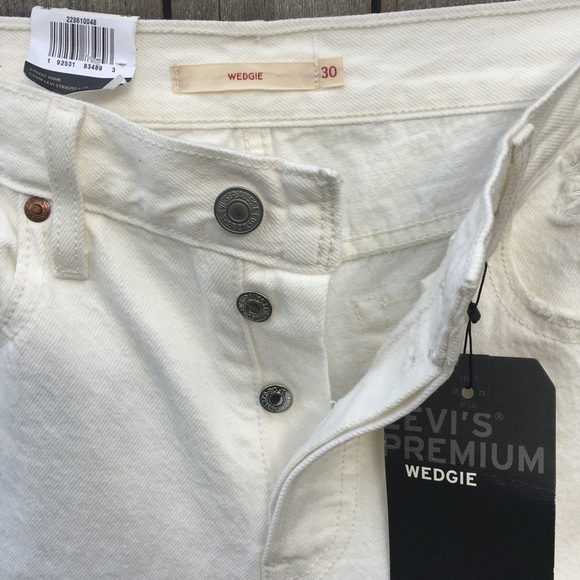 NWT Levi’s Wedgie Icon Distressed Jean Cream Chalk 30 - Picture 6 of 16